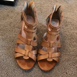 Leather low heeled sandals!